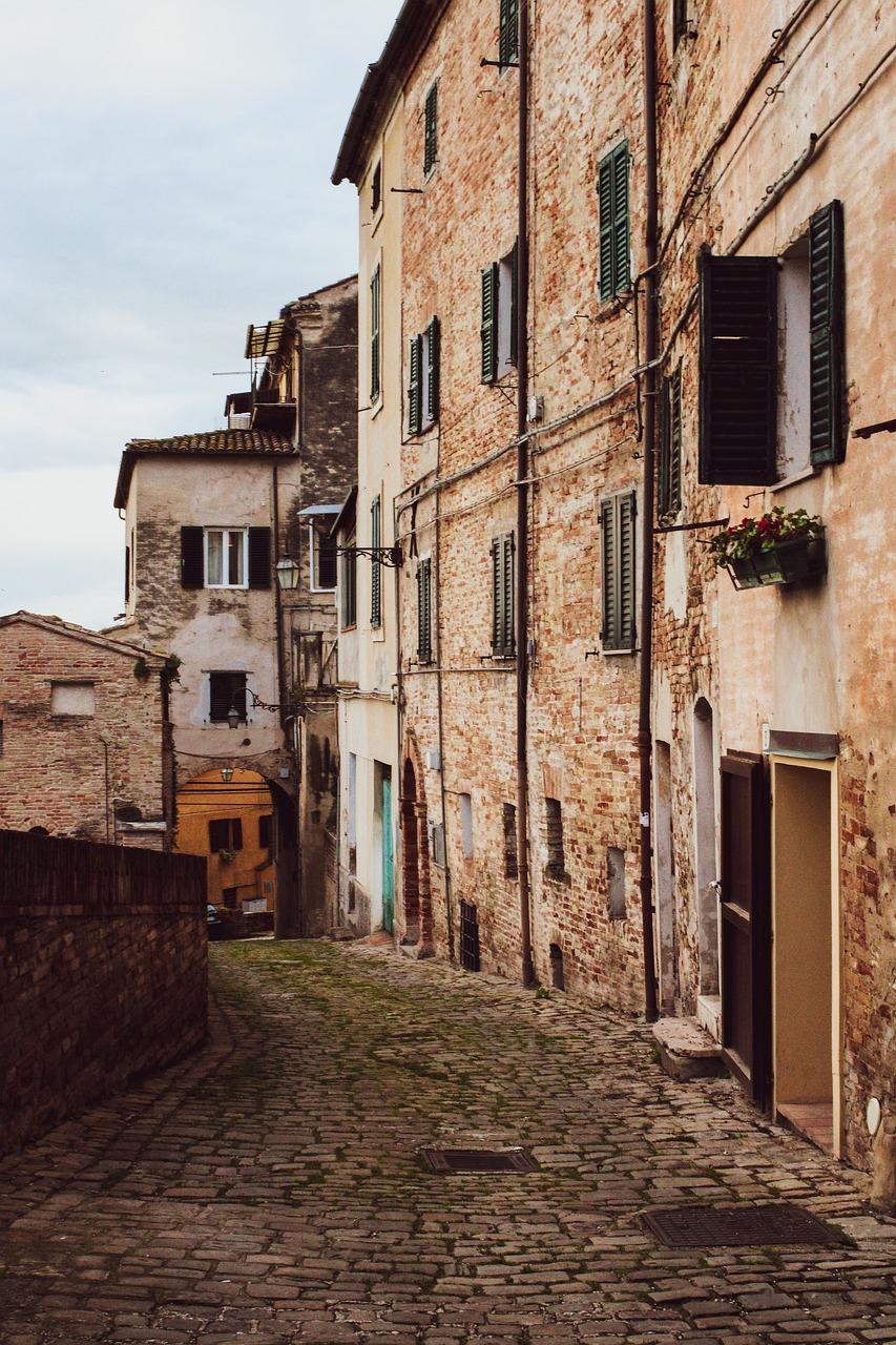 4. 繁华商圈核心街