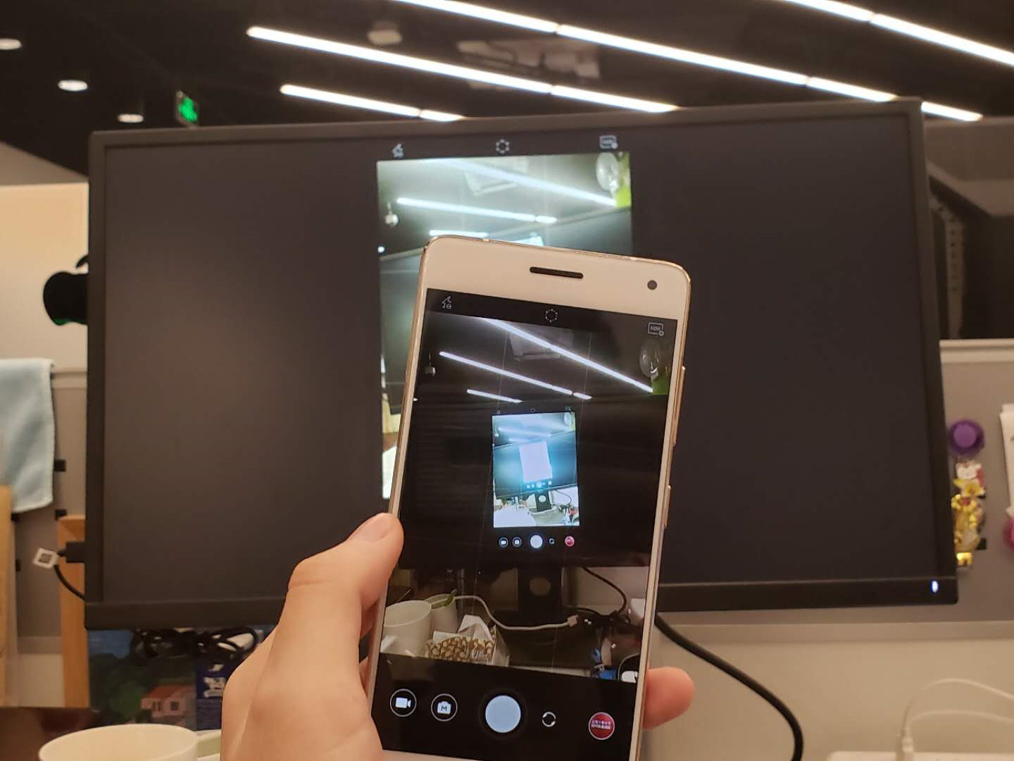 如何可以让手机拍摄的时候能够投屏到电视机屏幕上