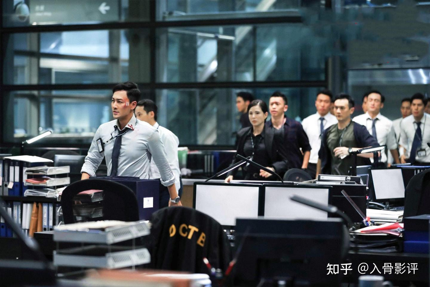 神探大战》：氛围感十足的悬疑片，刘青云宝刀未老演技封神- 知乎