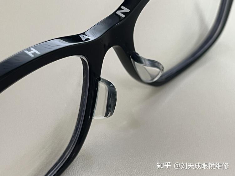 板材眼镜改装鼻托是用一体式固定板材鼻托增高的好,还是用可调节的金属鼻托架好 - 知乎