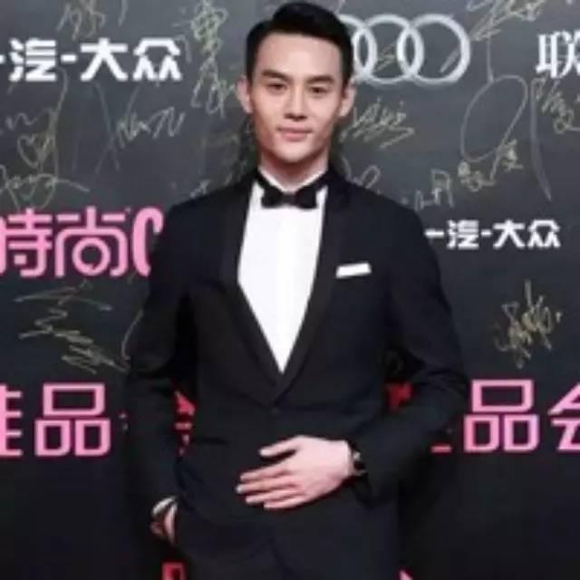 OMG | 红毯上王凯的手被一个男人玩坏了，还好有轩轩安慰我 - 知乎