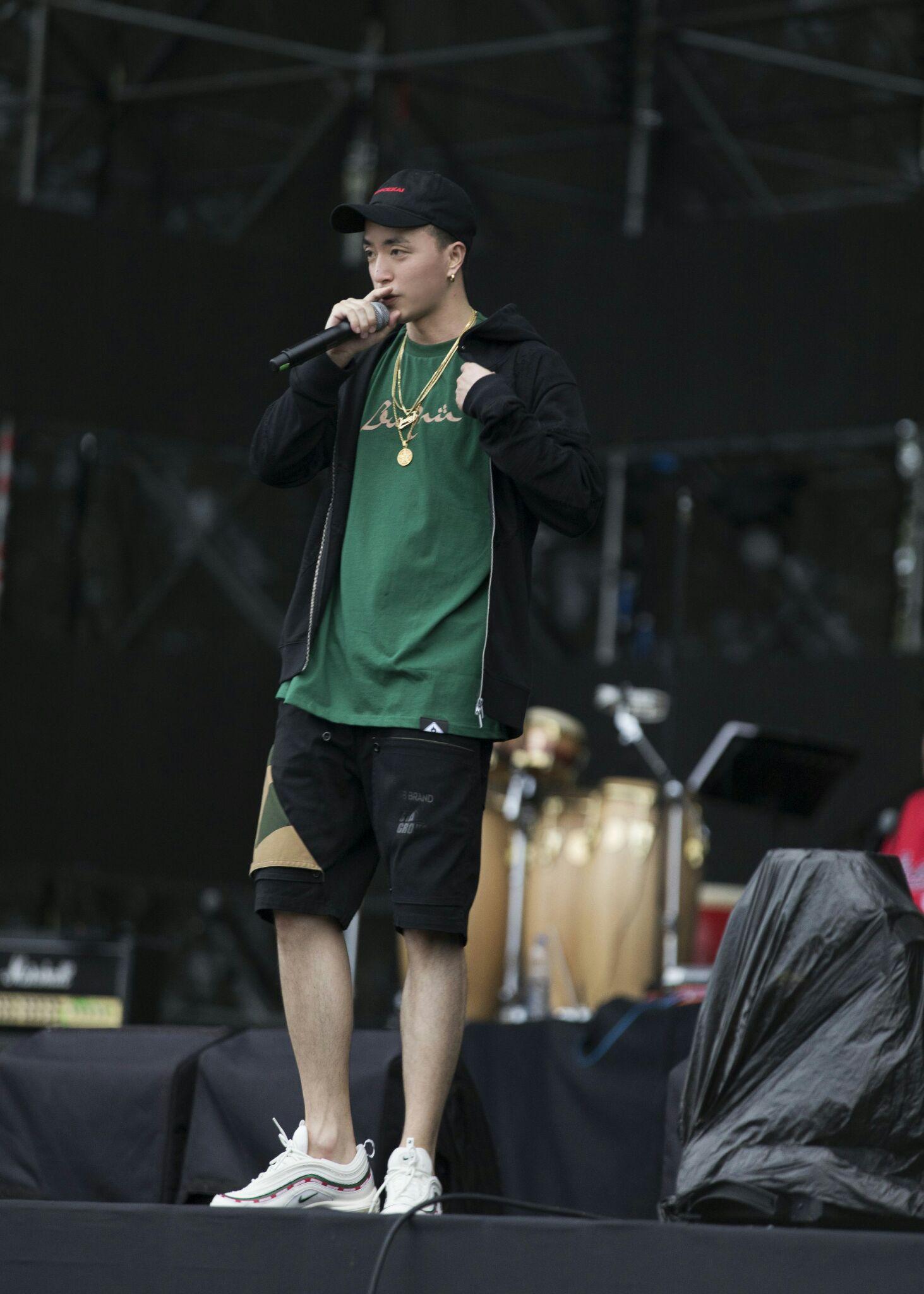 怎样可以把自己打扮的嘻哈一点?