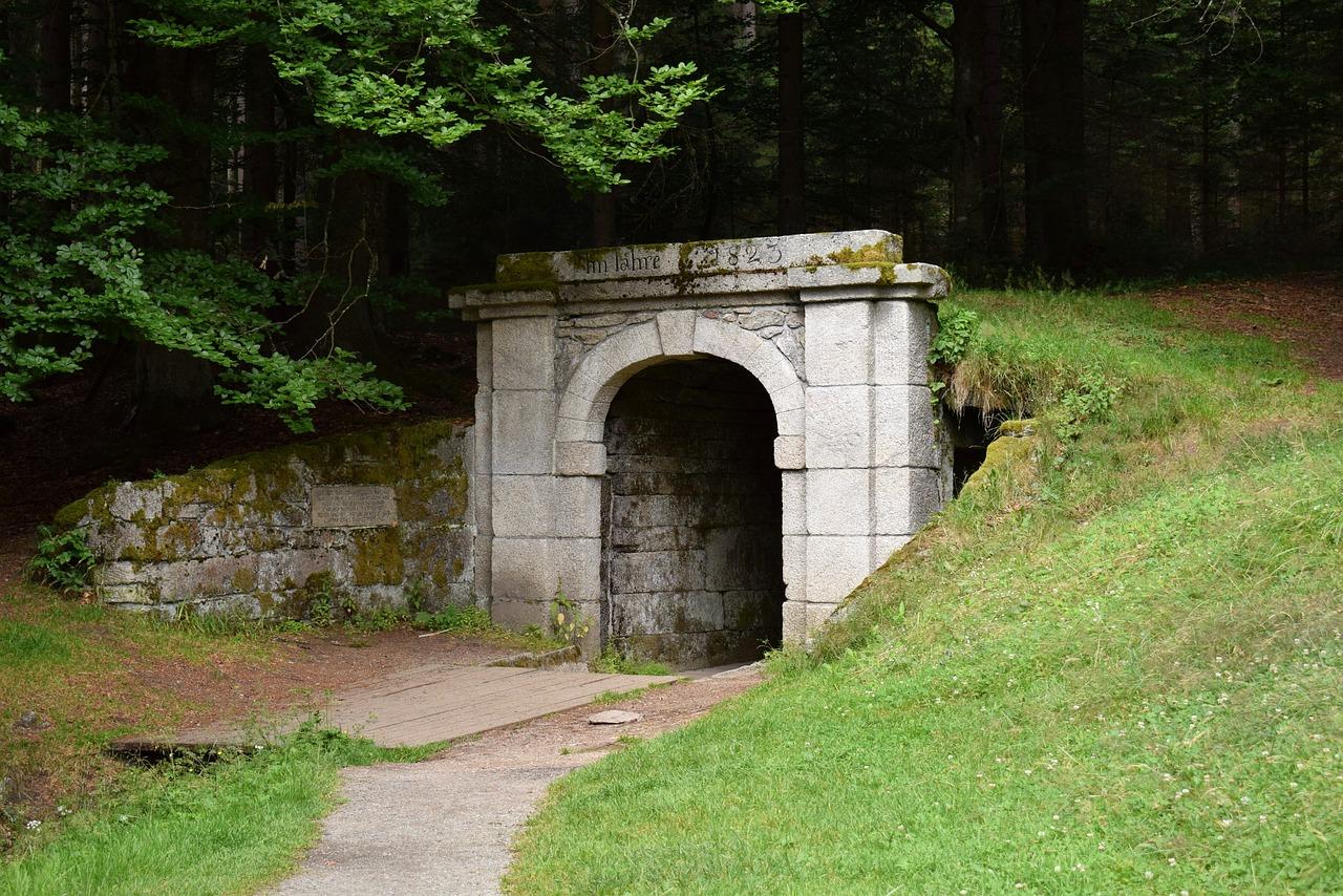 4. 热门影视墙品牌