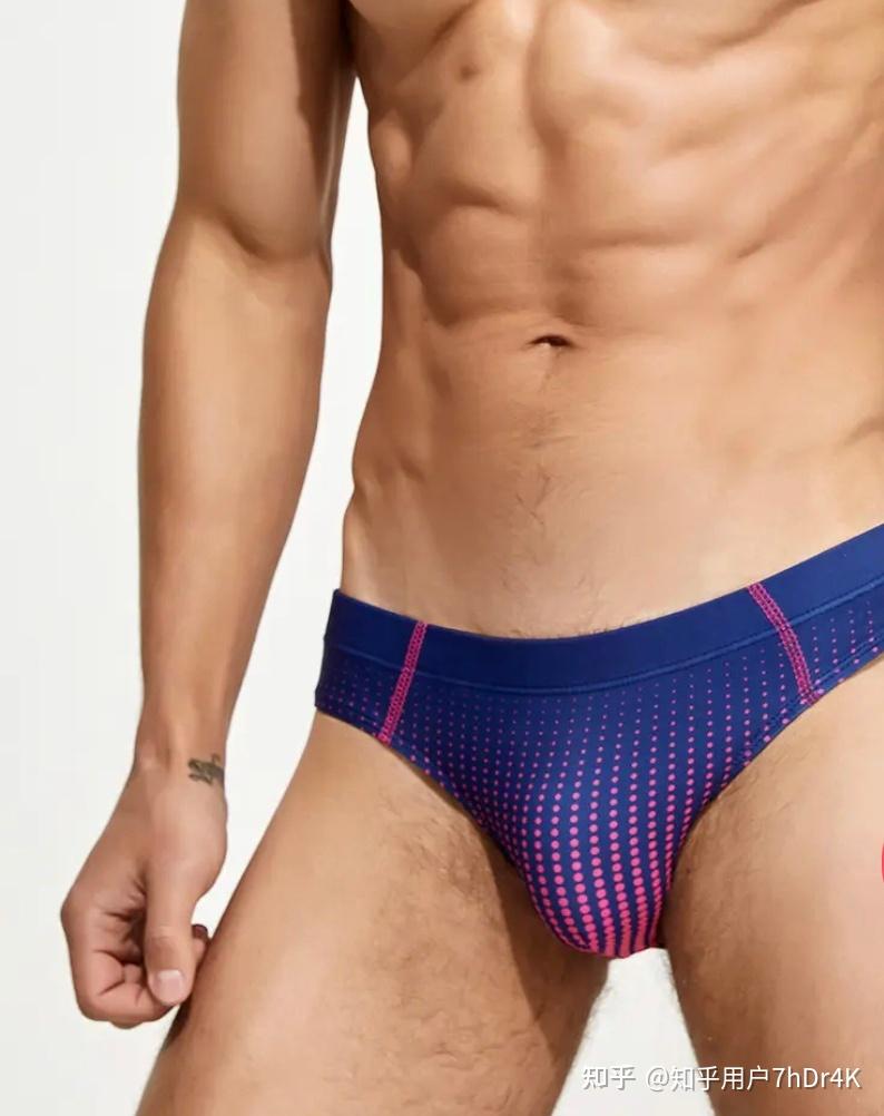 男生泳裤是买三角的还是五分的?