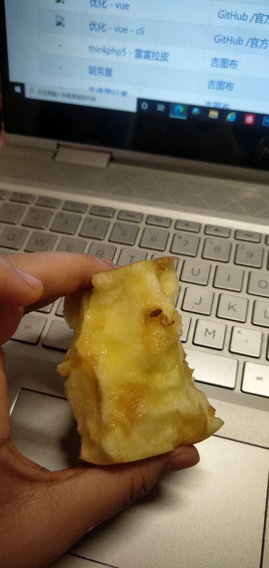 吃苹果吃出虫子是一种什么感觉