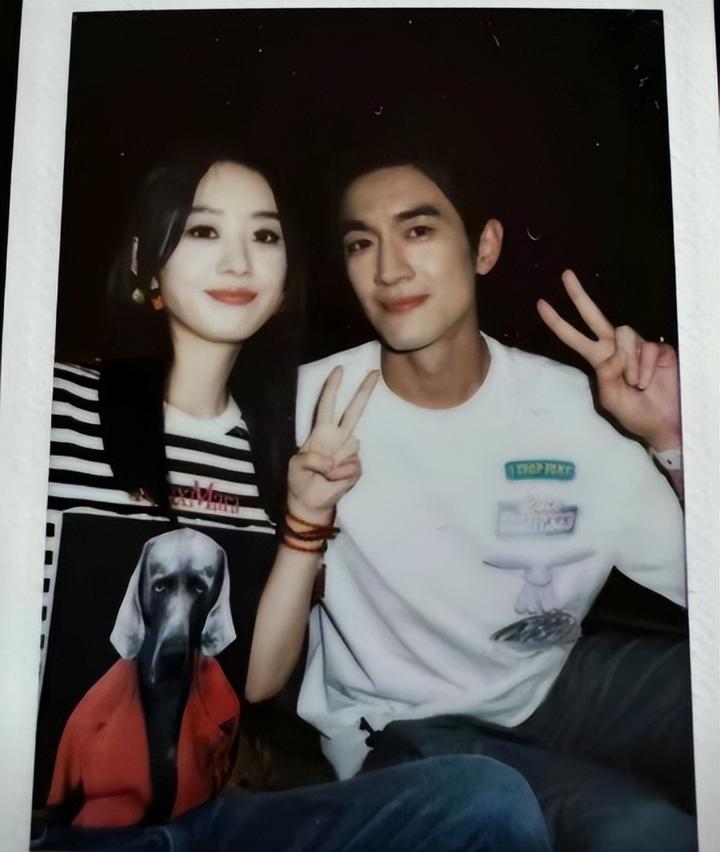 林更新晒与赵丽颖亲密照又秒删被网友骂翻她高情商回应获赞