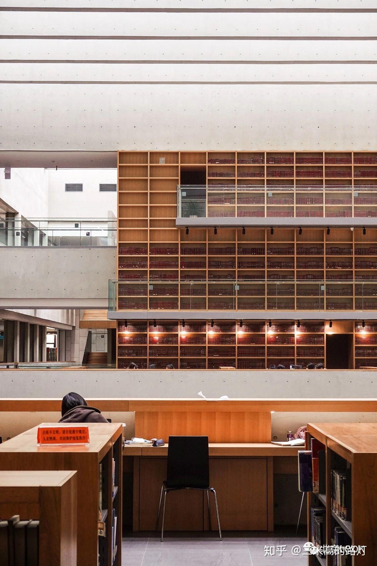 北京工业大学的图书馆或教室环境如何?是否适合上自习? 
