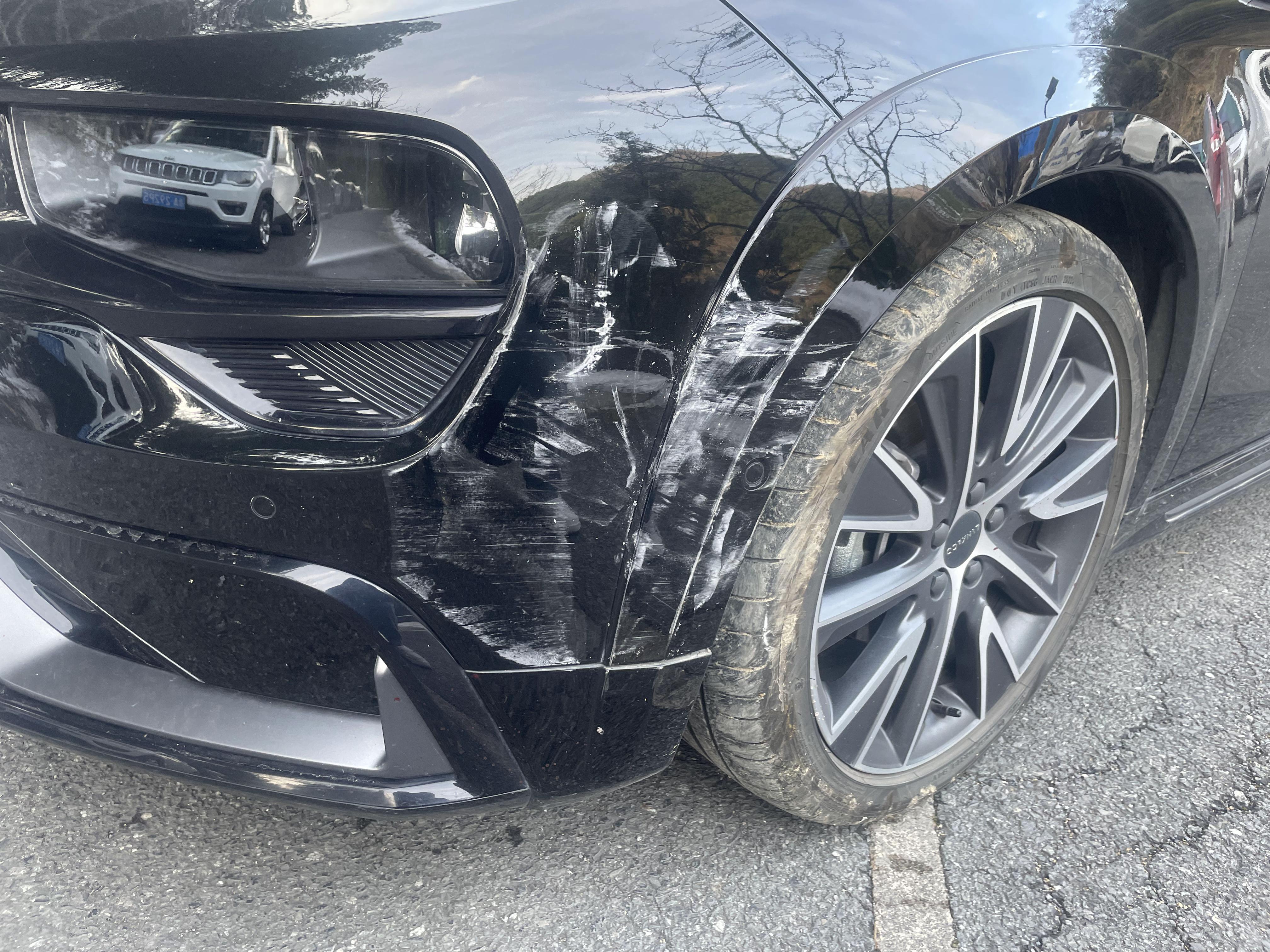 不小心蹭了别人车要不要留张纸条?