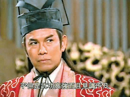 在《笑傲江湖》中向问天能打过左冷禅吗?