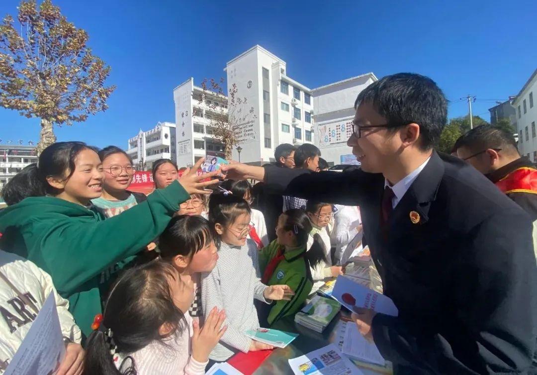 【亮检行 · 百案暖民心】潘璠:牢记检察初心 不负青春韶华 - 知乎