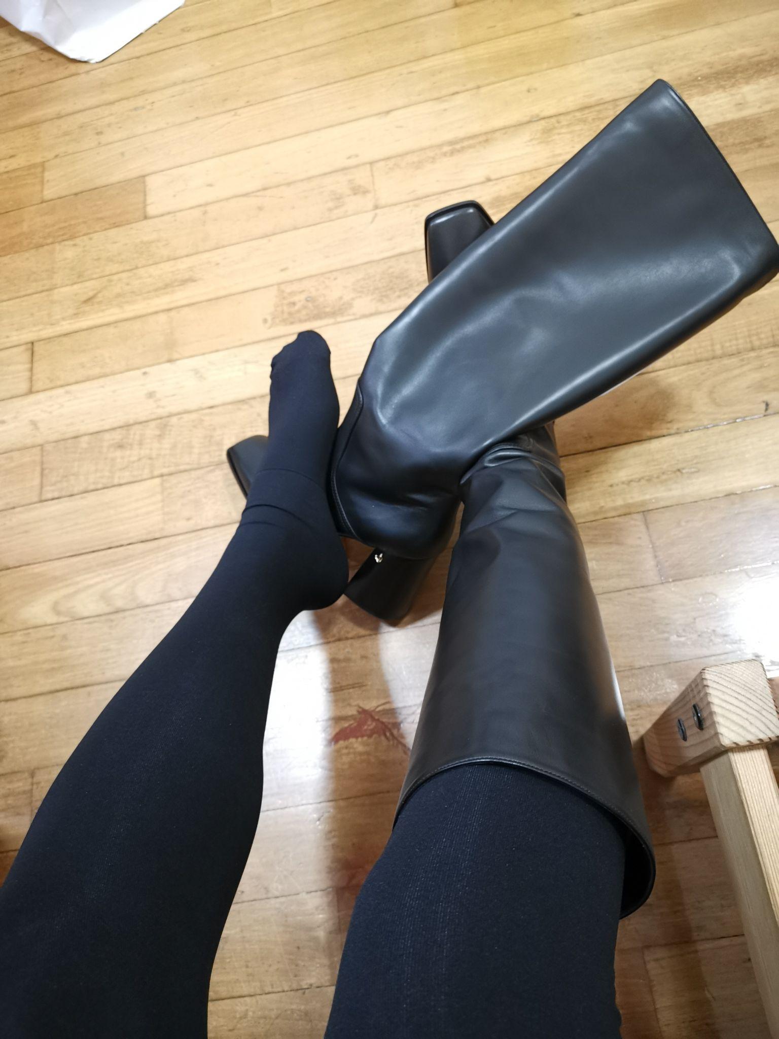 想看女生脱靴子