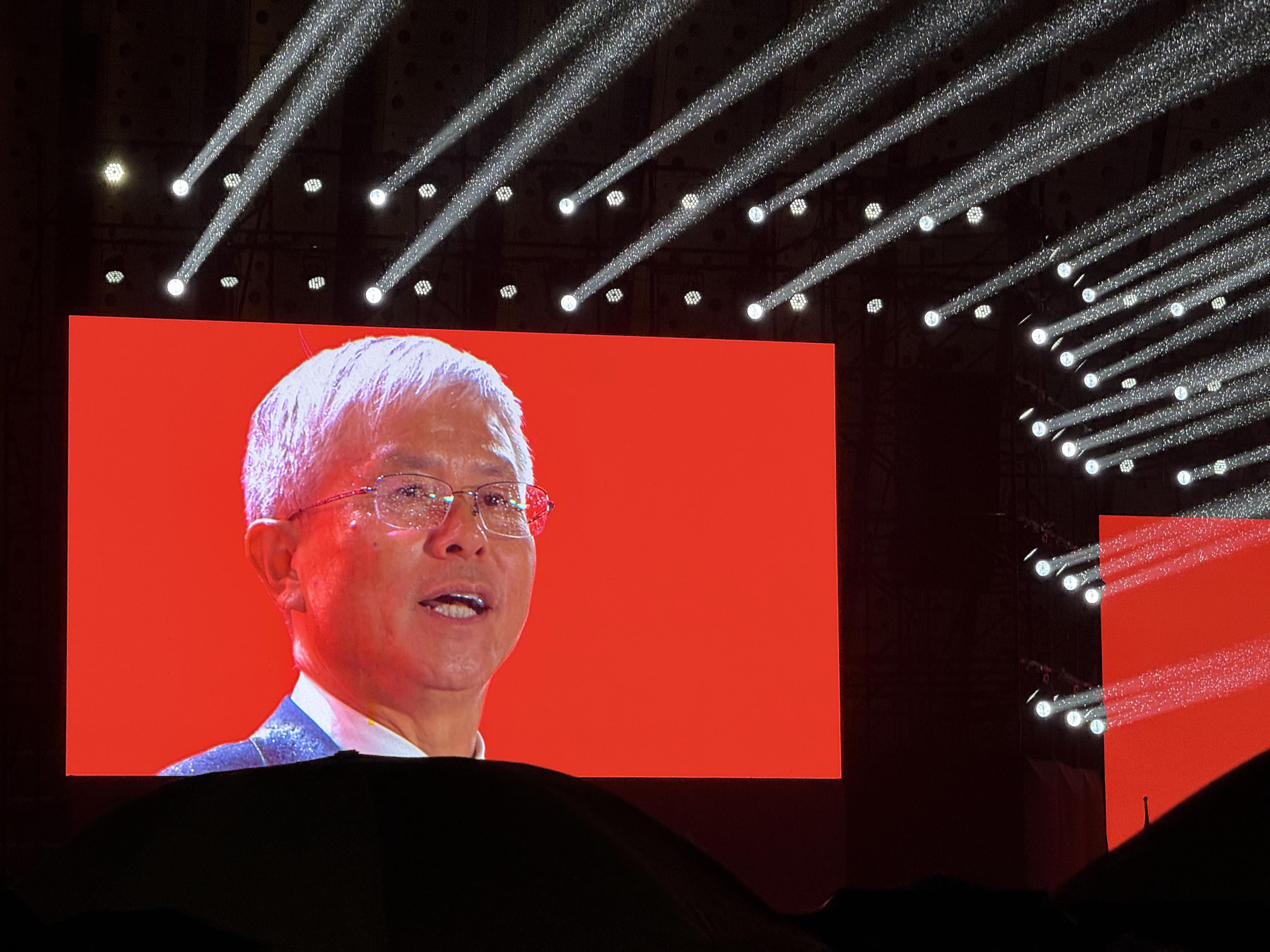 如何评价9月27日山东大学开学典礼李术才校长坚持淋雨讲话？ - 知乎