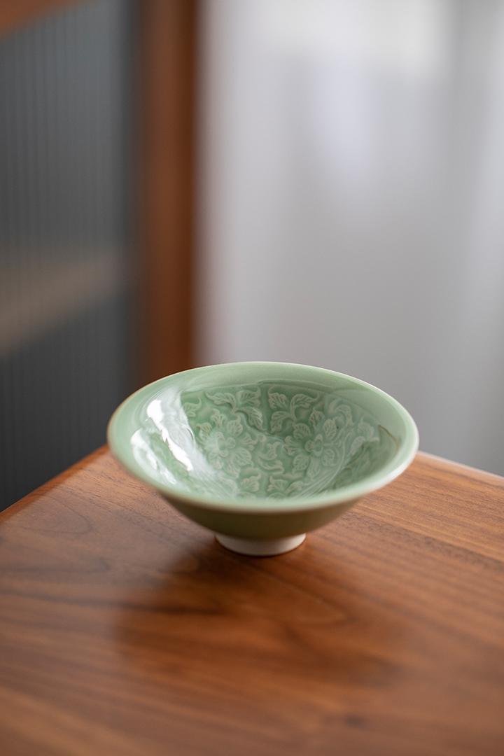 ∇花∇秀逸唐物茶道具 耀州窯系 青磁片切彫草葉文 ∇花∇秀逸唐物茶道具 耀州窯系 青磁片切彫草葉文