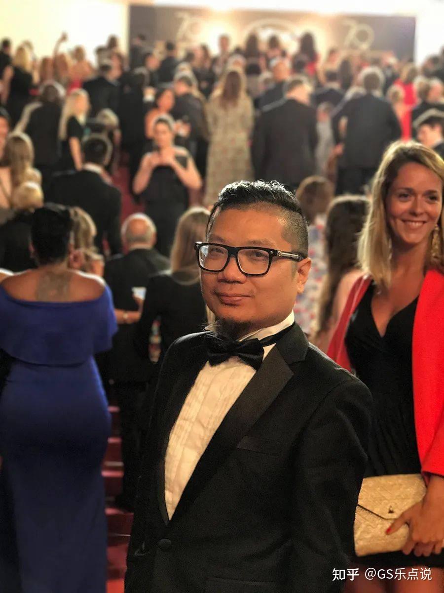 如何看待程青松公开与19岁男友的恋情? - 知乎