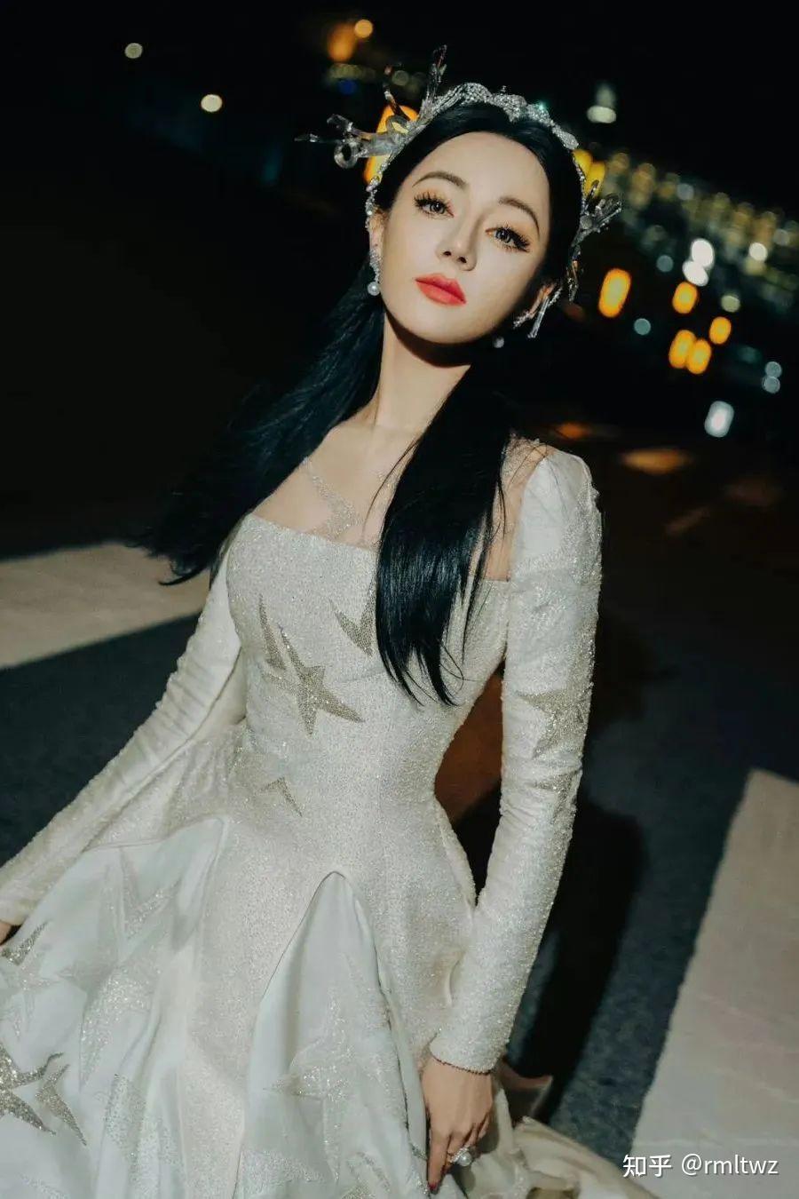 如何评价迪丽热巴的长相?