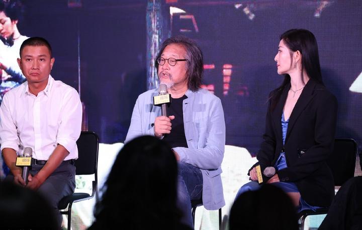 谢娜和文章一起演话剧,昔日的“湖南卫视一姐”,资源下降太厉害 - 知乎