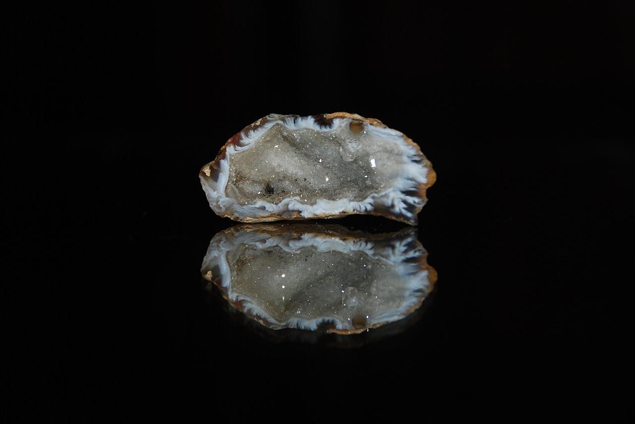 2. 细粒火成岩标准