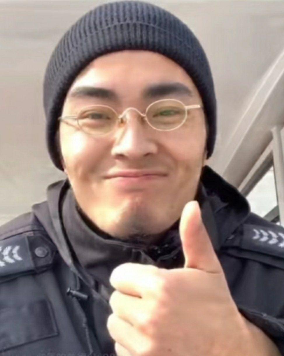 能不能贡献出你们带篮子的表情包? - 知乎