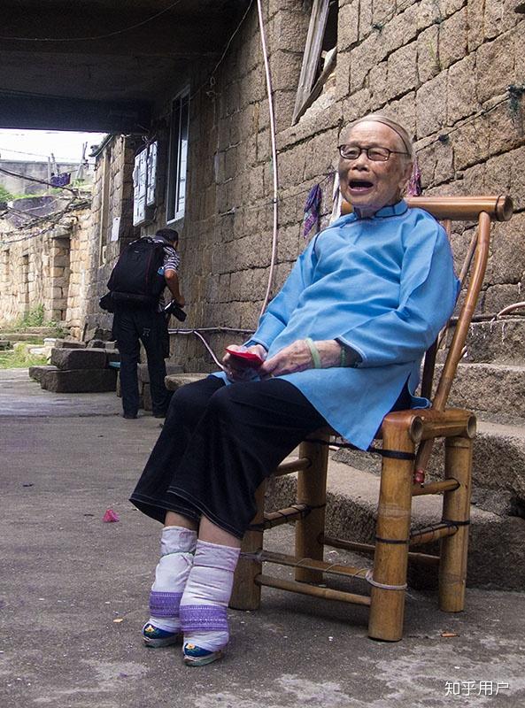 缠足后的脚有没有符合现代审美的图片? - 知乎