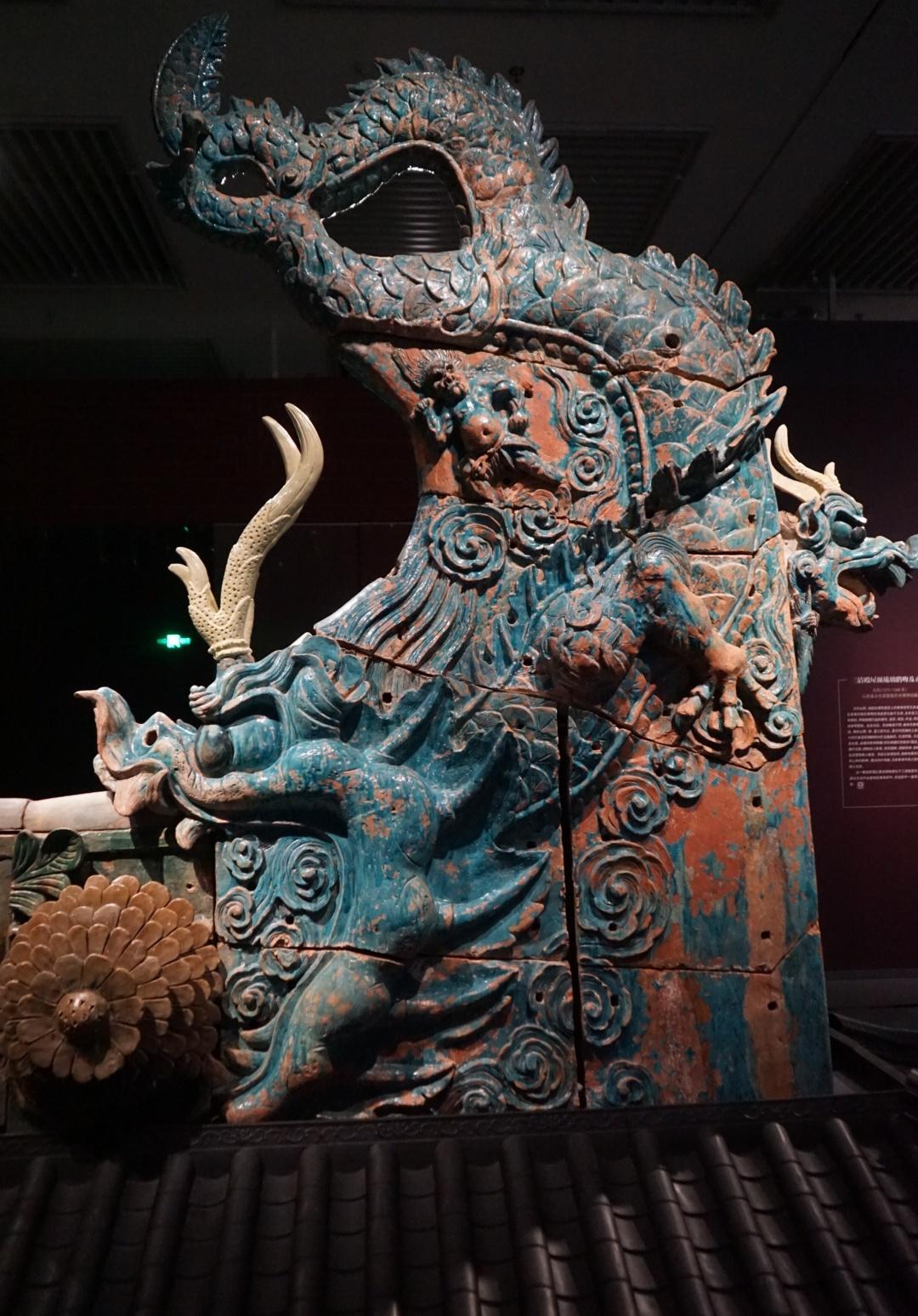 山西永乐宫-元代建筑装饰与展览文物:琉璃鸱吻、屋顶脊饰;道袍雕饰等【多图细赏】 - 知乎