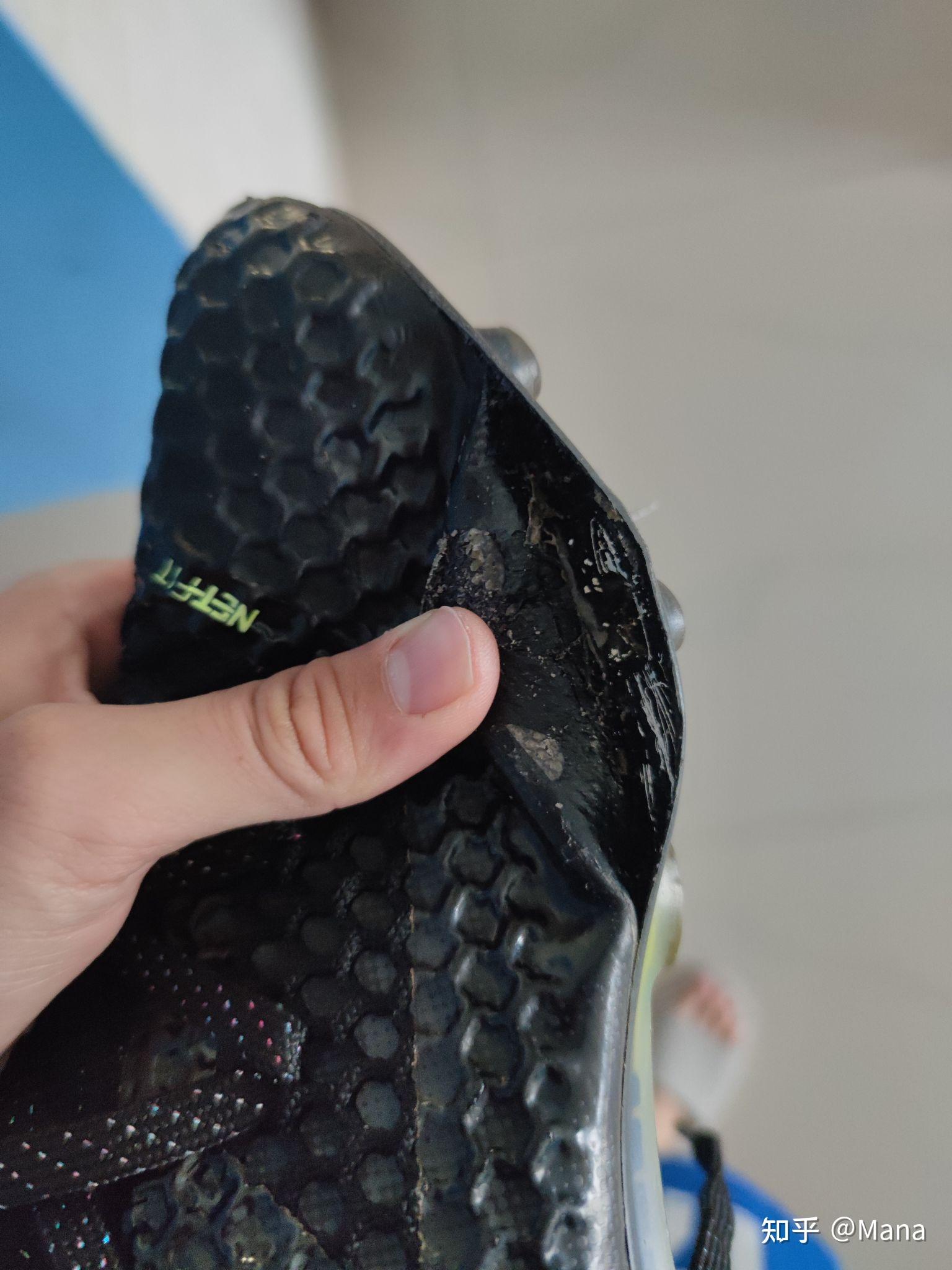 刚买的袋鼠皮足球鞋,踢了三次就有点开胶了,请问真皮都这样吗?