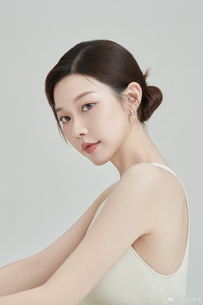 ELLE采访一枝南南:普通女孩有无限的可能 - 知乎