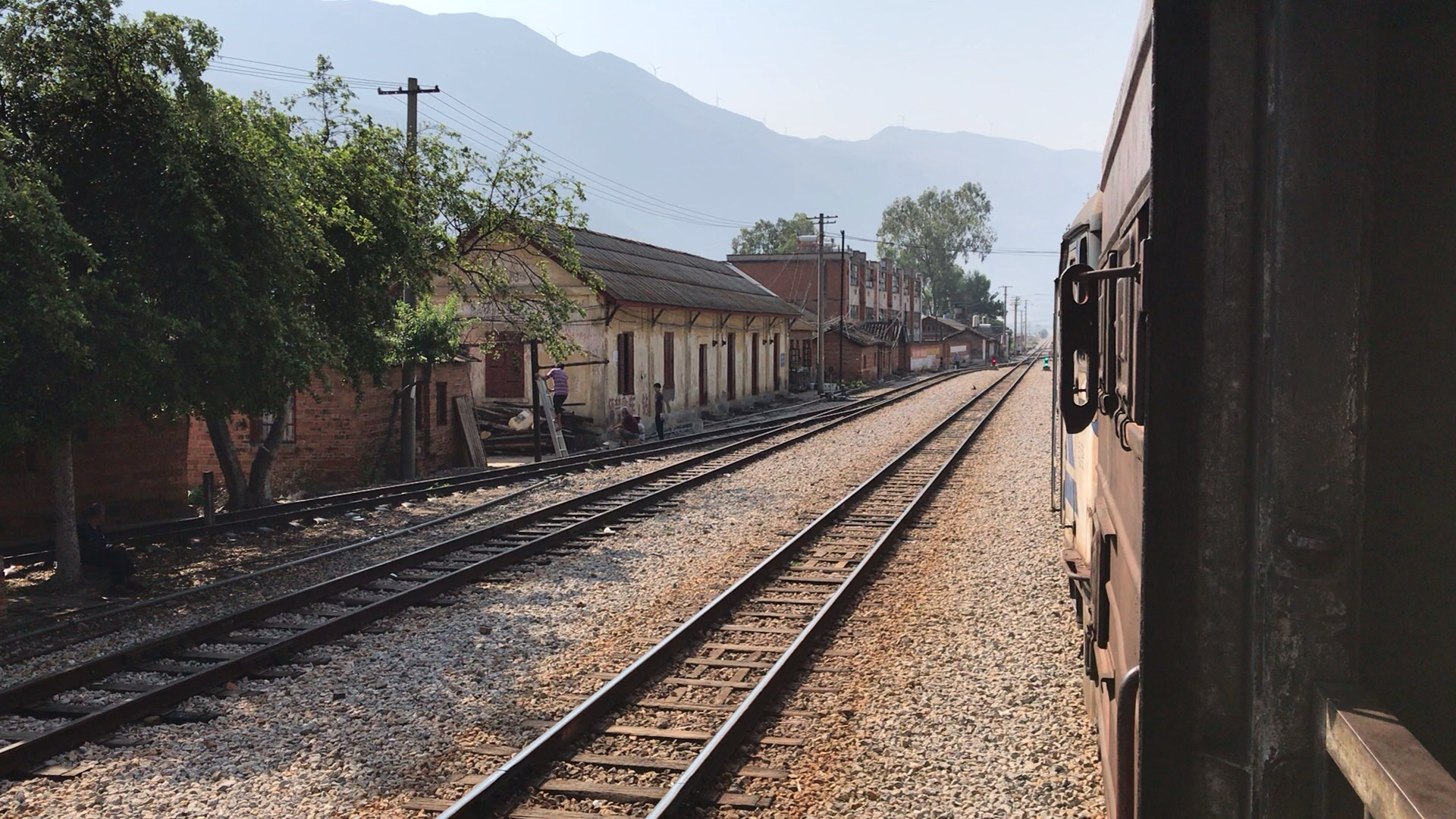 【凸峰|铁路】昆河线草坝站30035次出站侧线进入草官线 - 知乎