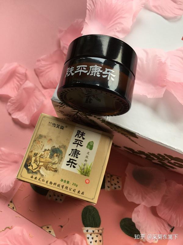 面部慢性湿疹和痤疮粉刺混合皮肤很不看不了很糟糕