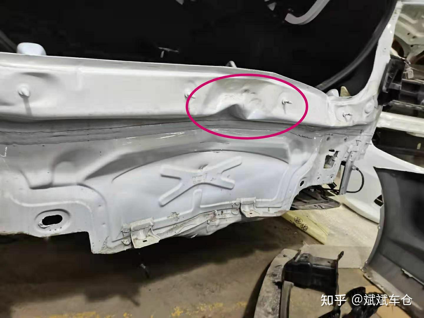 刚买三个月的车被追尾,4s店说后围板变形得切割更换?