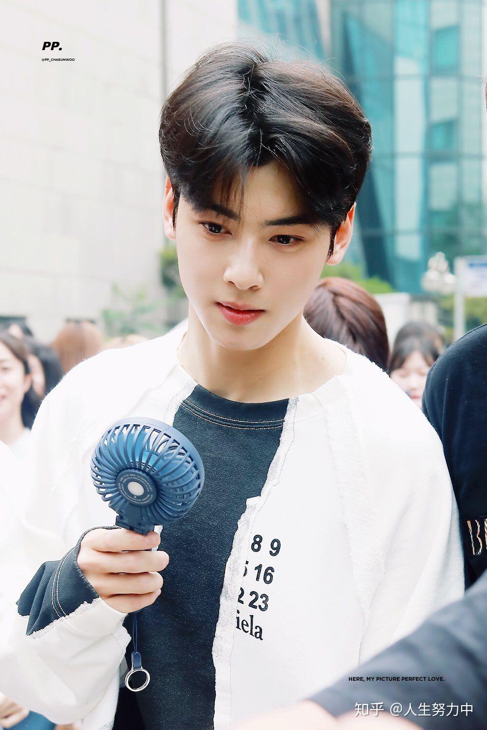 有没有车银优这种类型的三宫格壁纸鸭