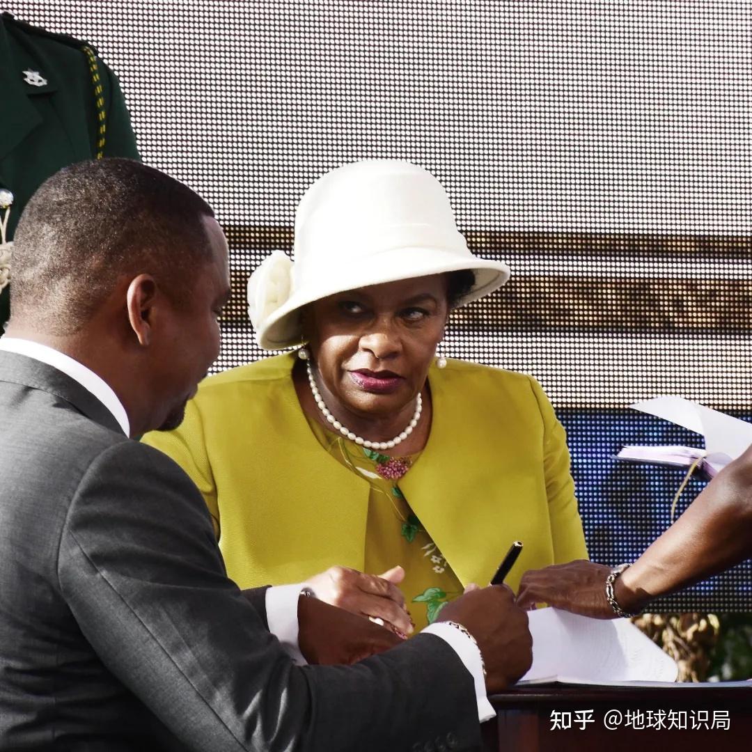 巴巴多斯成为共和国总理授予蕾哈娜民族英雄称号如何看待此事