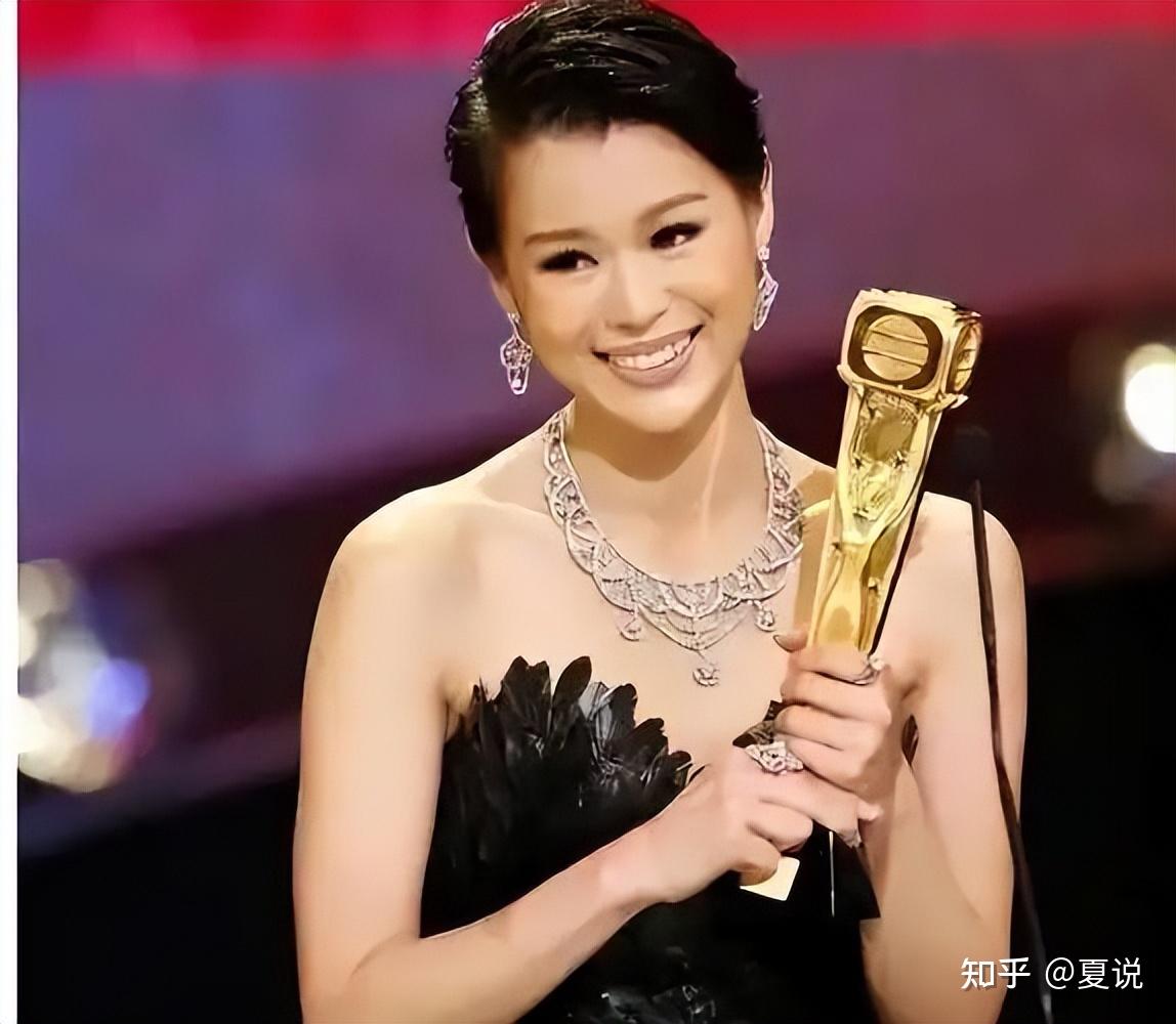 胡杏儿为什么总遇到渣男？