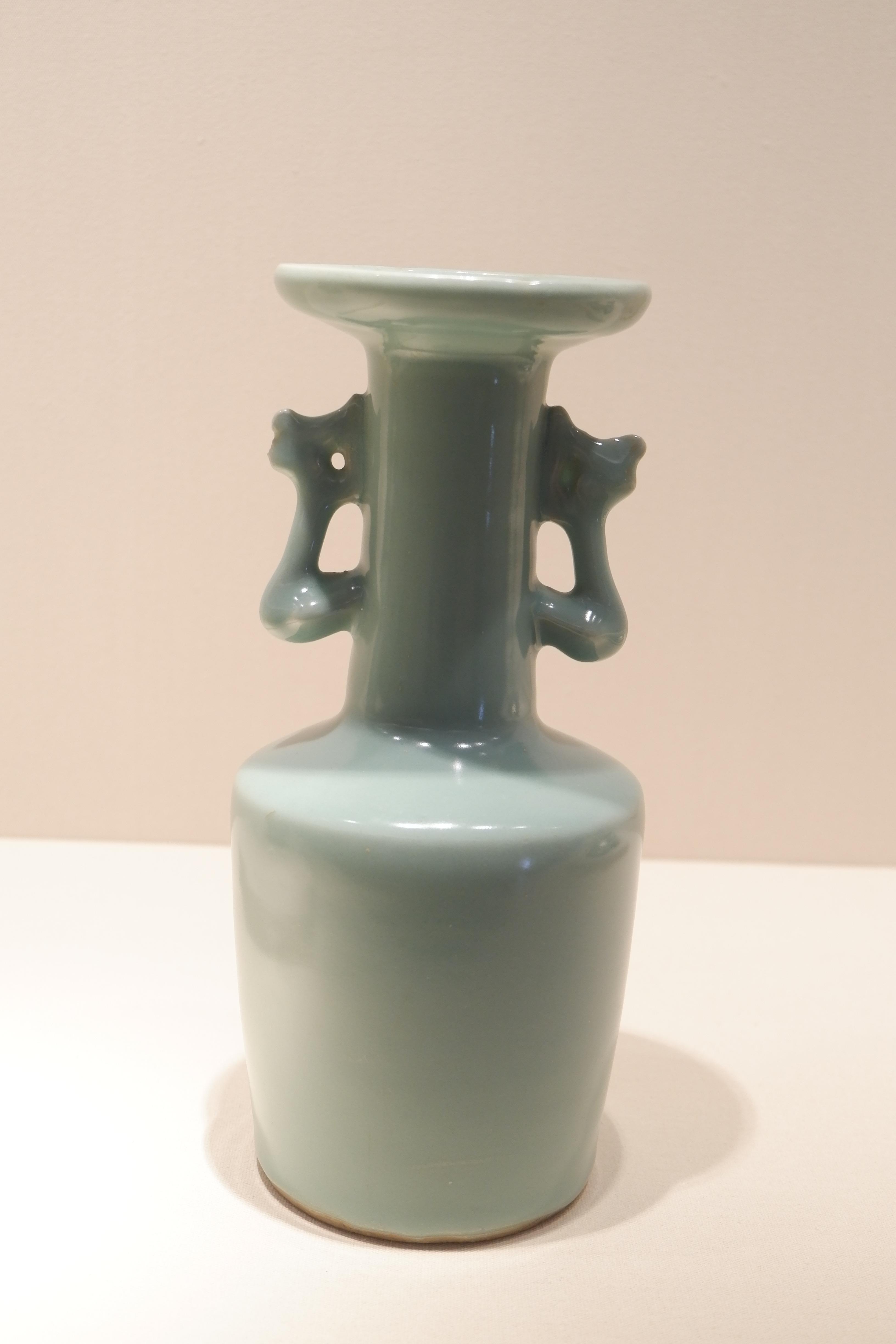 博物馆里的瓷器史”31南宋•龙泉窑青釉凤耳瓶（故宫博物院藏） - 知乎