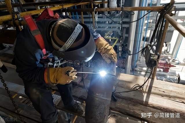 有热位移的管道管道吊架偏位12安装为什么不是偏位整个位移