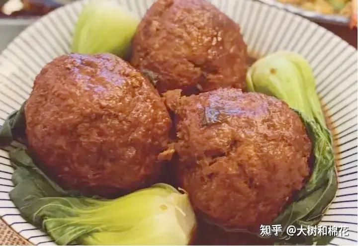 东坡肉、小人儿,和塞在客厅角落里的那个“数字大管家”