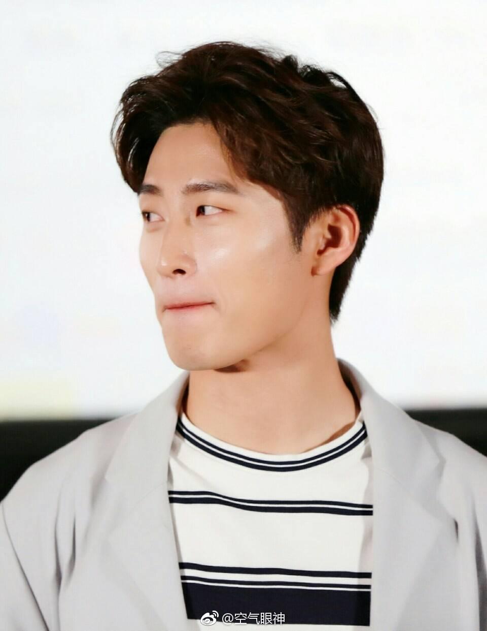 窦骁的美图或搞怪图有哪些?-窦骁帅照