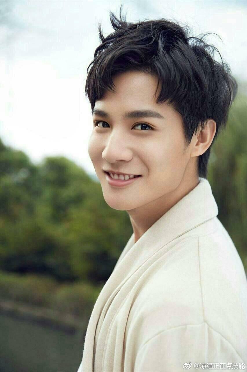 如何评价郑业成的长相