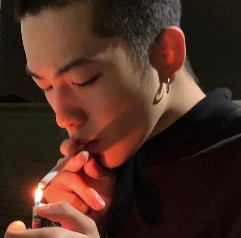 有哪些看起来比较成熟的男生头像? - 知乎