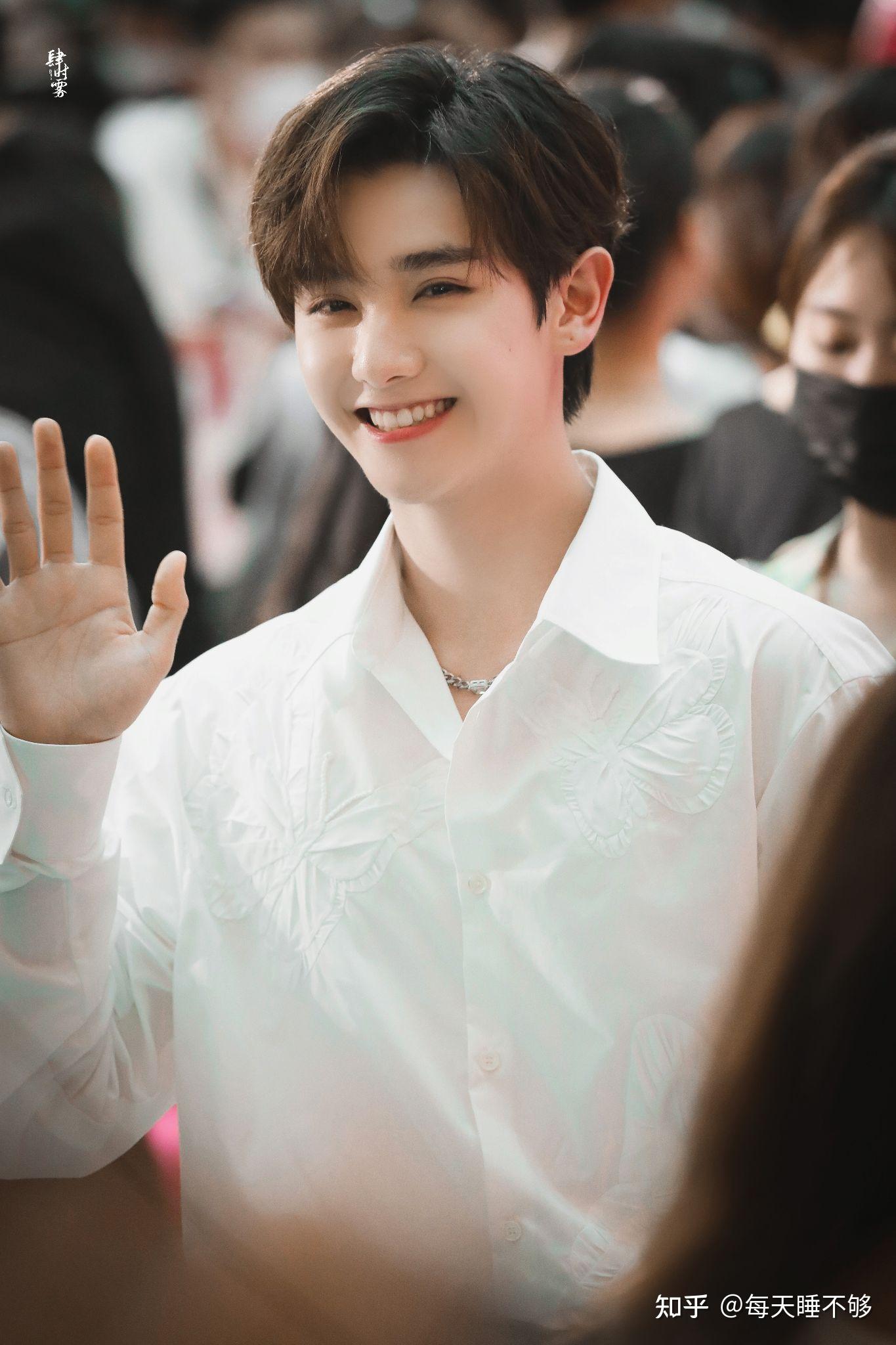 有没有高卿尘的神图? - 知乎