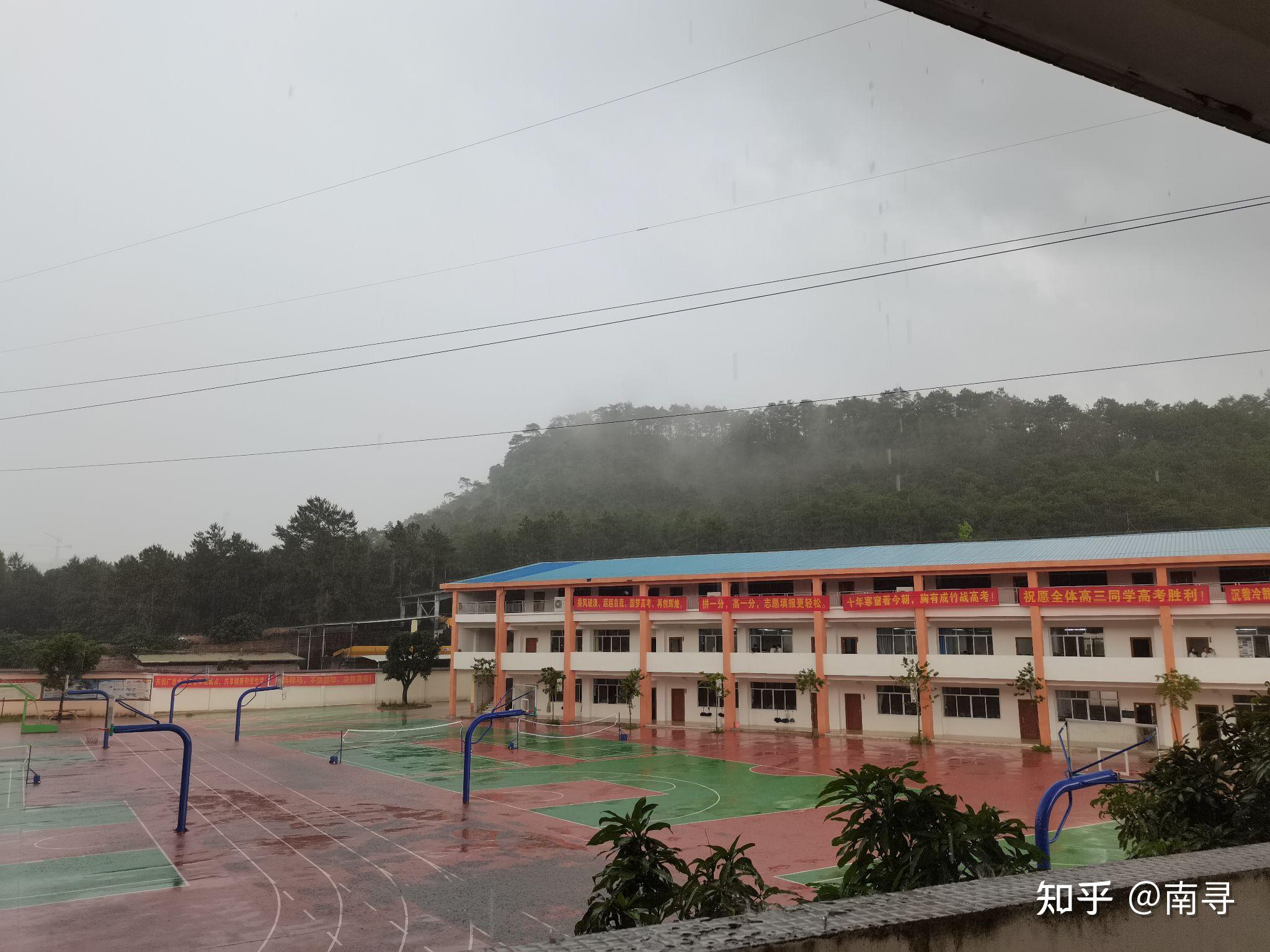 玉林启华高中是一所怎样的高中是公立的嘛