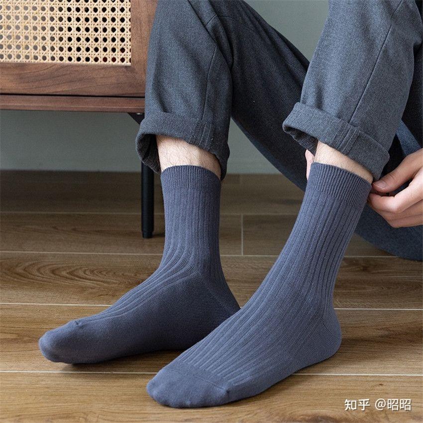 如何看待男生爱闻臭袜子这一习惯