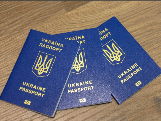 去年12月通过的法律将生效—3月1日起,乌克兰人将必须持国际护照方可