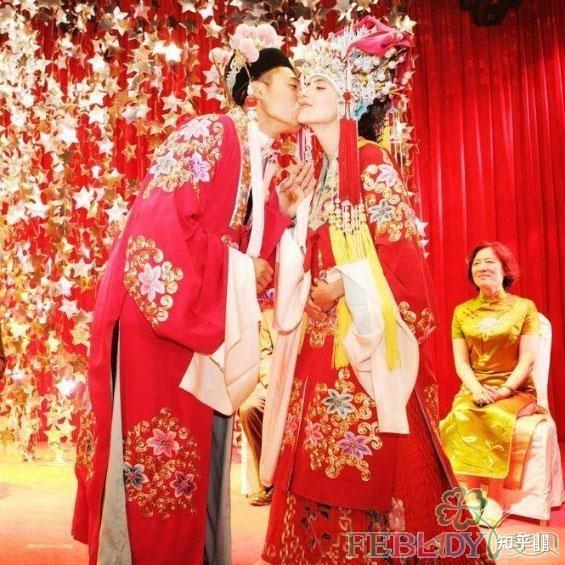 据说刘烨手上有烟头烫伤疤痕,特意百度什么都没有.特来请教,问题如下.