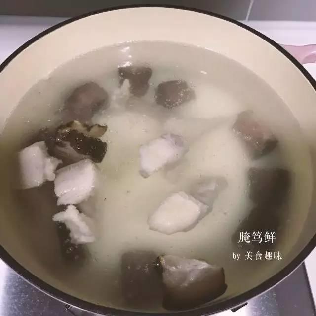 一碗汤汁浓厚鲜美的腌笃鲜图文详解 - 知乎