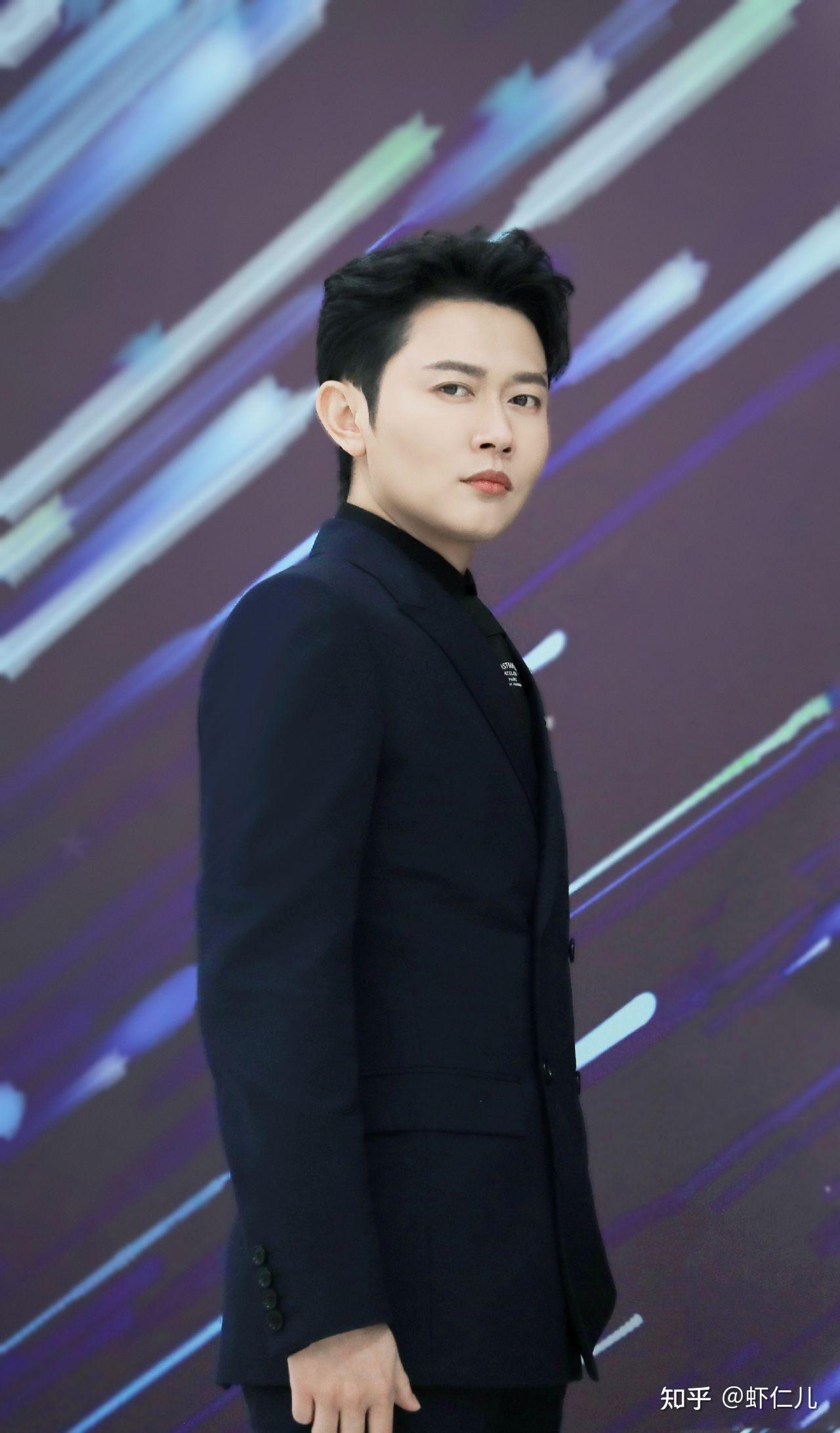 孟鹤堂是不是觉得自己特帅?