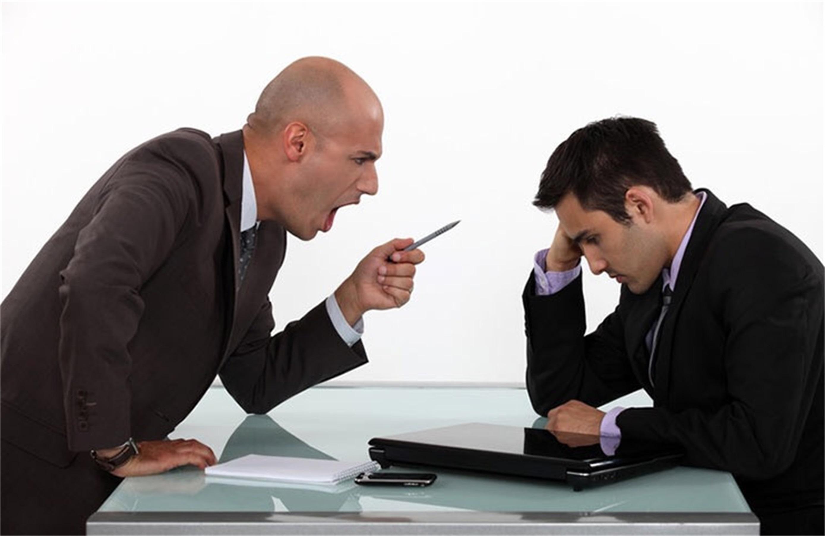 职场上被人恶意打压该不该立刻反击