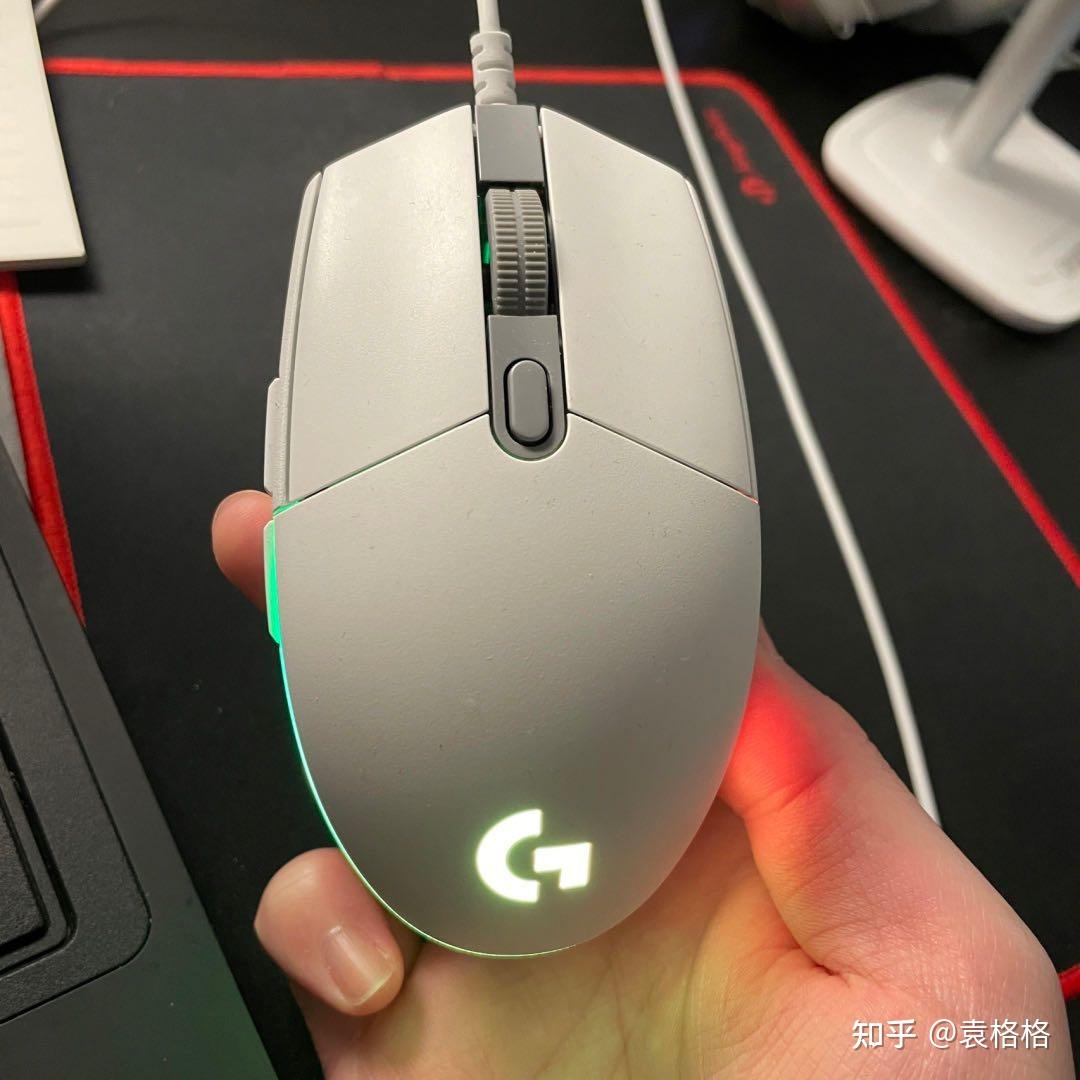 罗技g102二代和雷蛇蝰蛇标准版哪个手感舒服