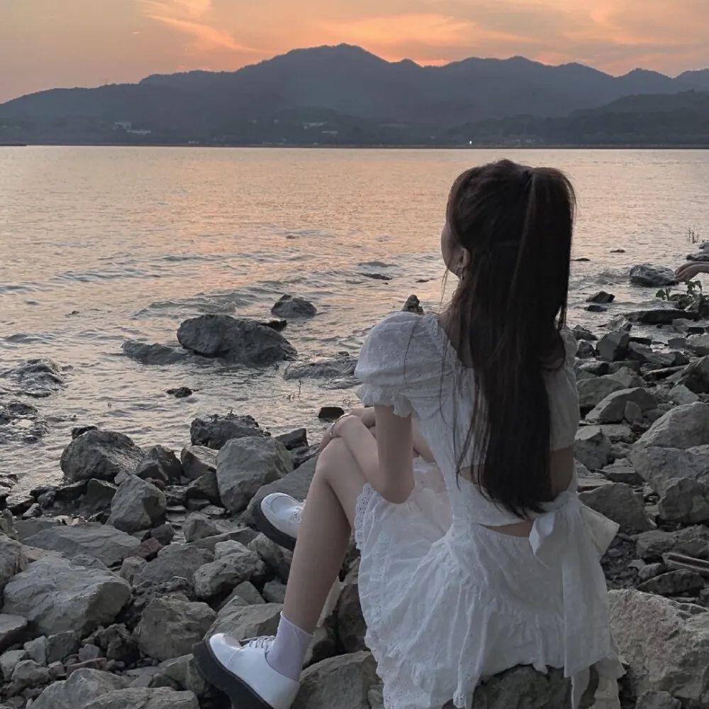 有没有比较好看的微信头像推荐女生性格内向文静