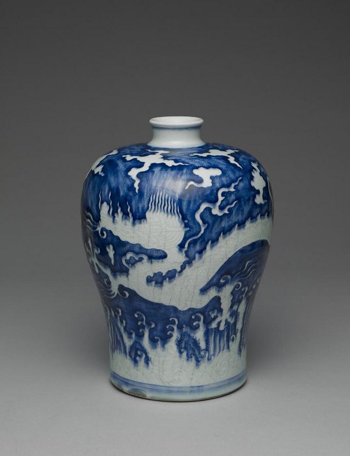 明永乐景德镇官窑青花波涛白龙纹梅瓶
