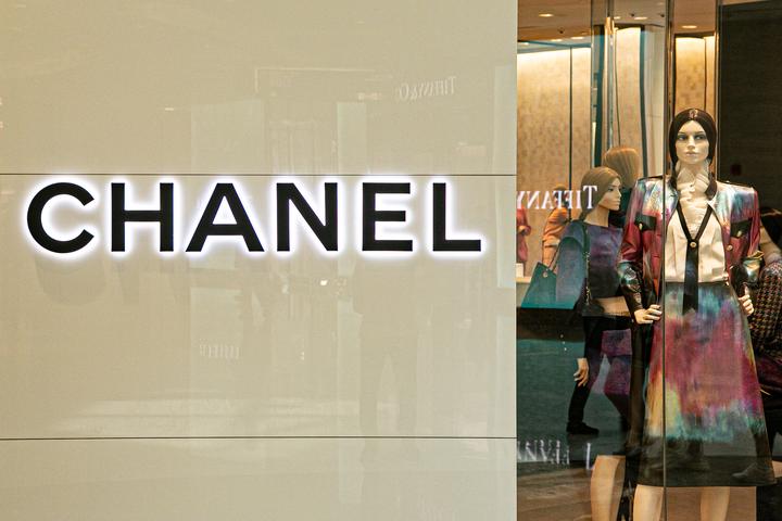 最終値上げ美品百貨店CHANEL黒ワンピース42号36〜流行り廃りなく末永く